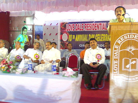 Sri.Peethambara Kurup and Sri. Varkala Kahar seen